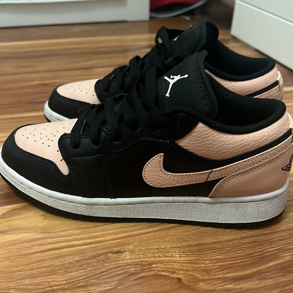 Jordan 1 Low (womens 6)